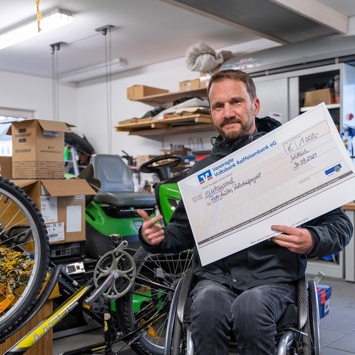Unterstützung für Rollstuhlprojekt Spendenübergabe Lions Club Wittlich